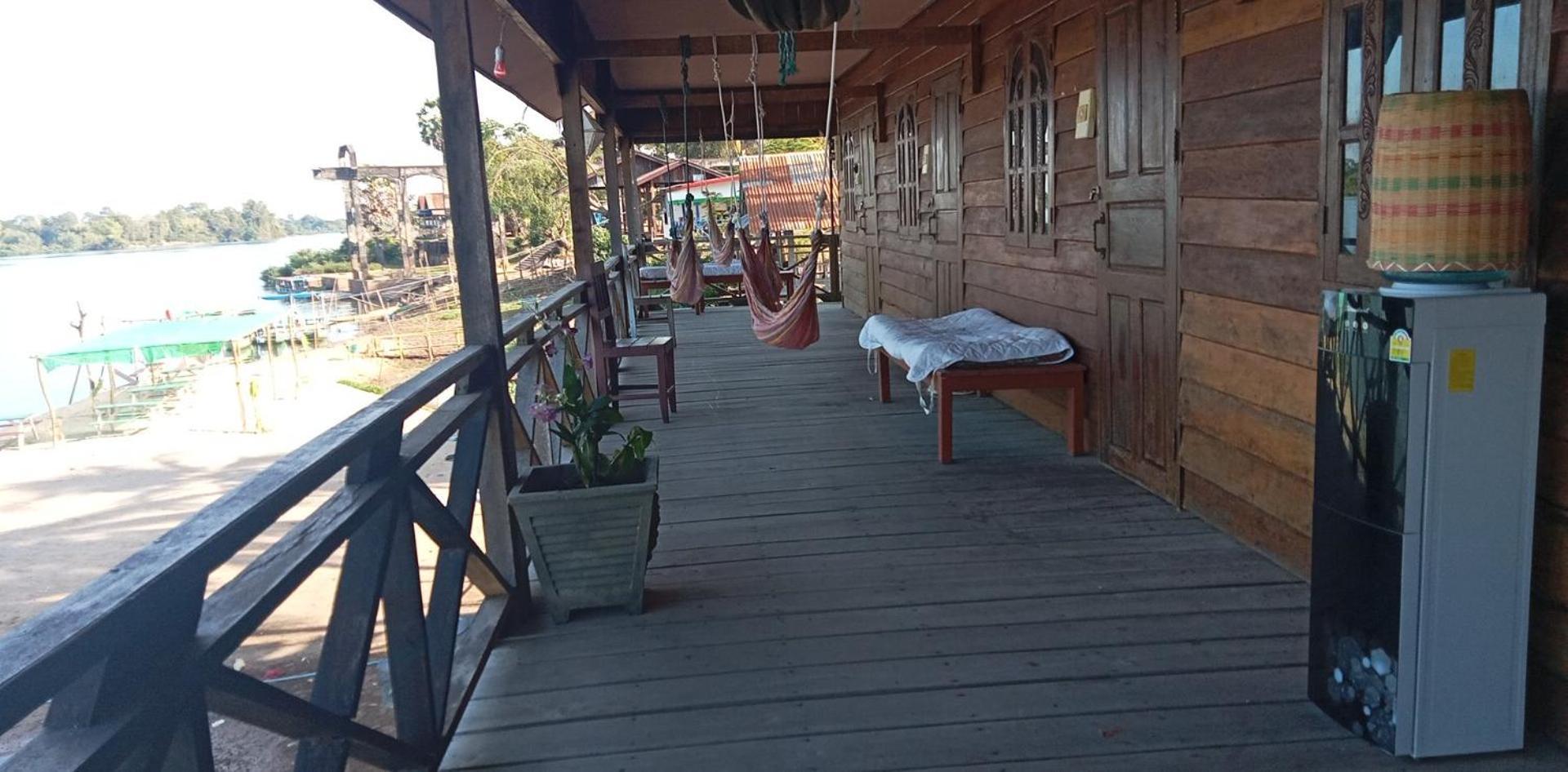 Champa Guesthouse Muang Khong Exterior photo